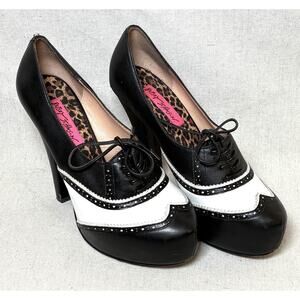 BETSEY JOHNSON Black and White Napoleon Oxford Wingtip Pump Women's Size 6.5